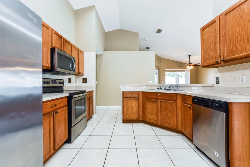 3,620/Mo, 2113 Carpathian Dr Apopka, FL 32712 Kitchen View