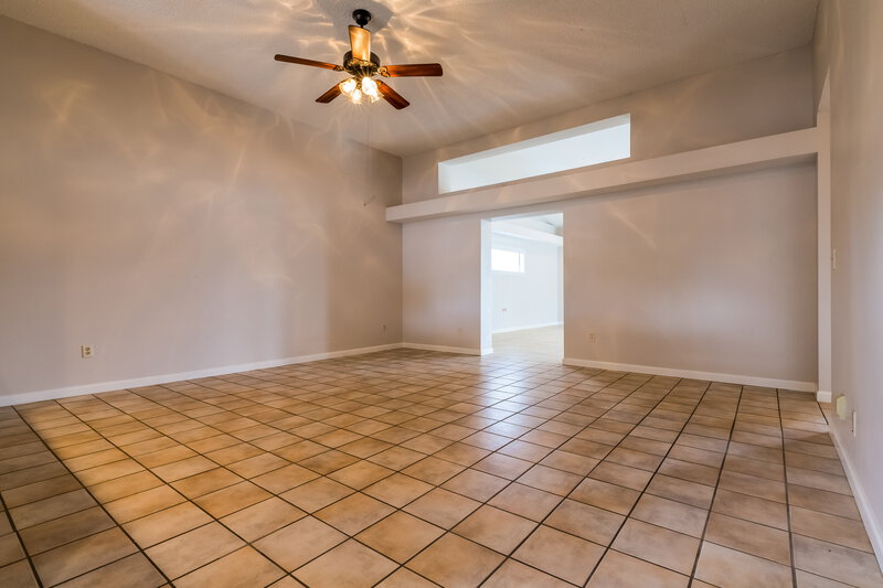 1,930/Mo, 5565 Deer Creek Dr Orlando, FL 32821 Living Room View
