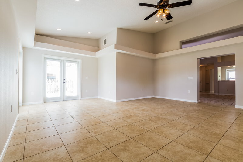 1,930/Mo, 5565 Deer Creek Dr Orlando, FL 32821 Living Room View 2