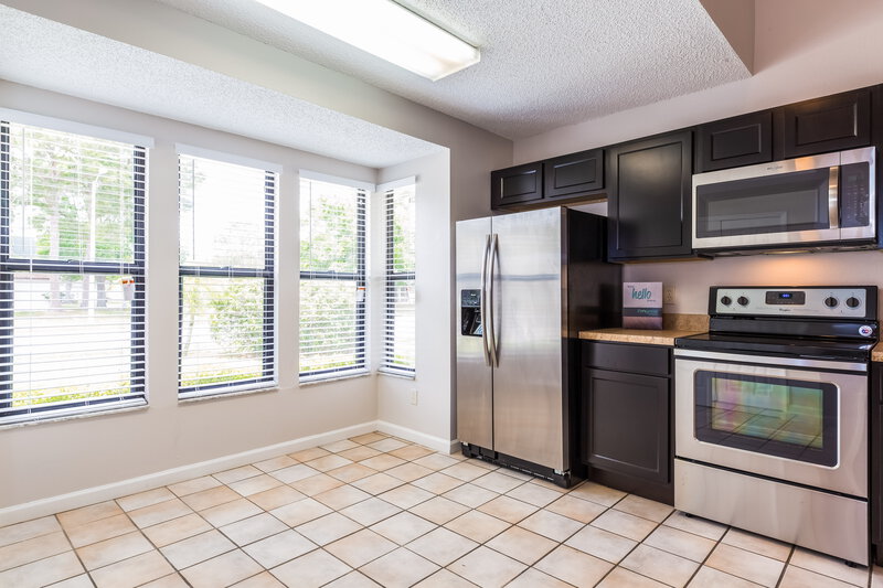1,930/Mo, 5565 Deer Creek Dr Orlando, FL 32821 Kitchen View