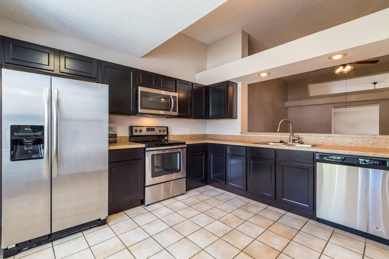 1,930/Mo, 5565 Deer Creek Dr Orlando, FL 32821 Kitchen View 2