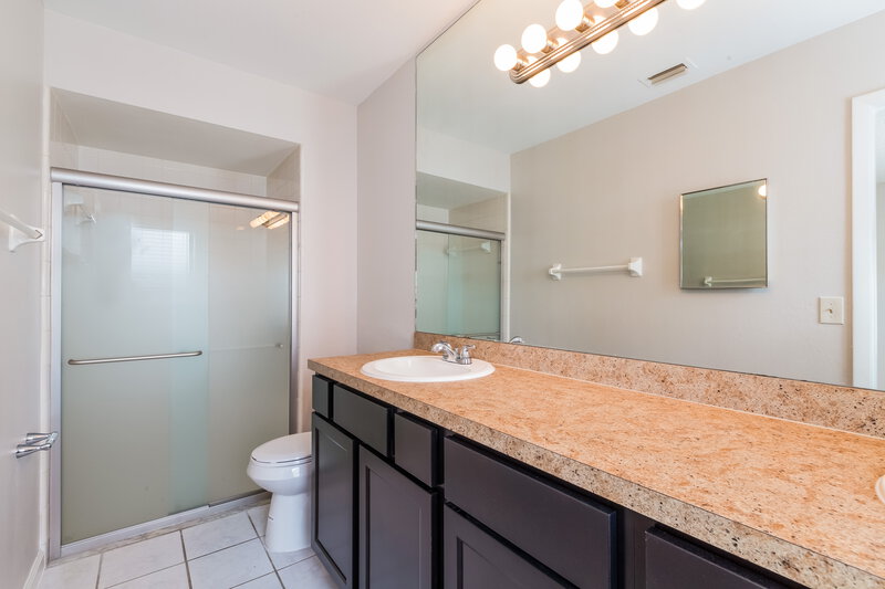 1,930/Mo, 5565 Deer Creek Dr Orlando, FL 32821 Master Bathroom View