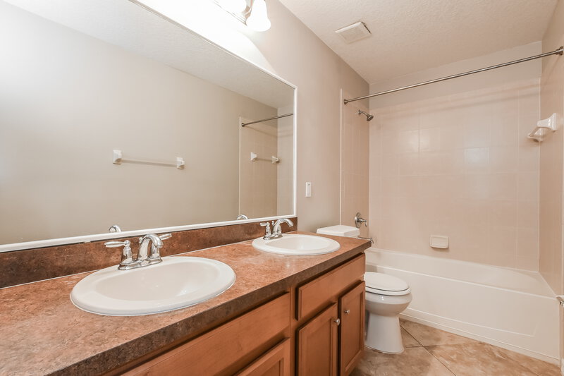 0/Mo, 30030 Messara Cv Mount Dora, FL 32757 Bathroom View