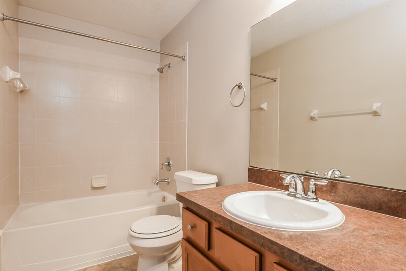 0/Mo, 30030 Messara Cv Mount Dora, FL 32757 Bathroom View 2