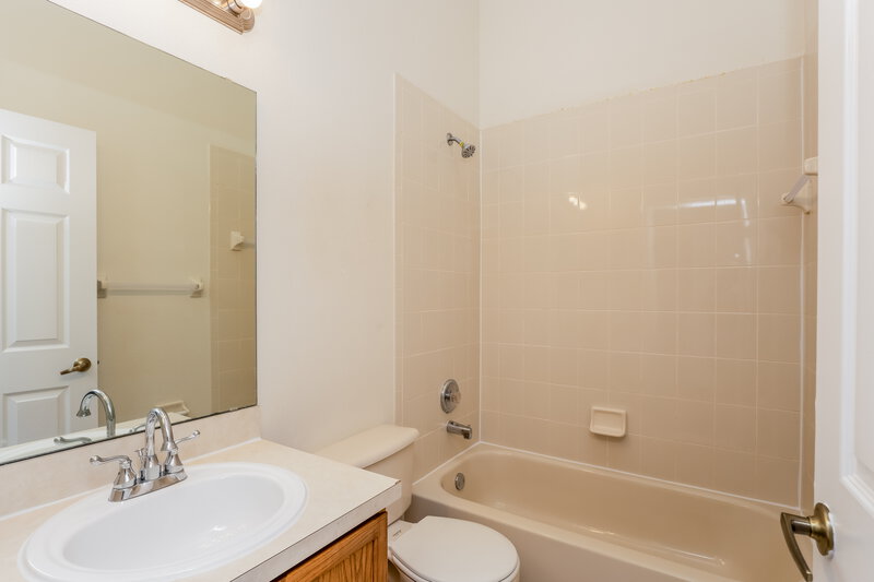 2,995/Mo, 878 Oak Chase Dr Orlando, FL 32828 Bathroom View