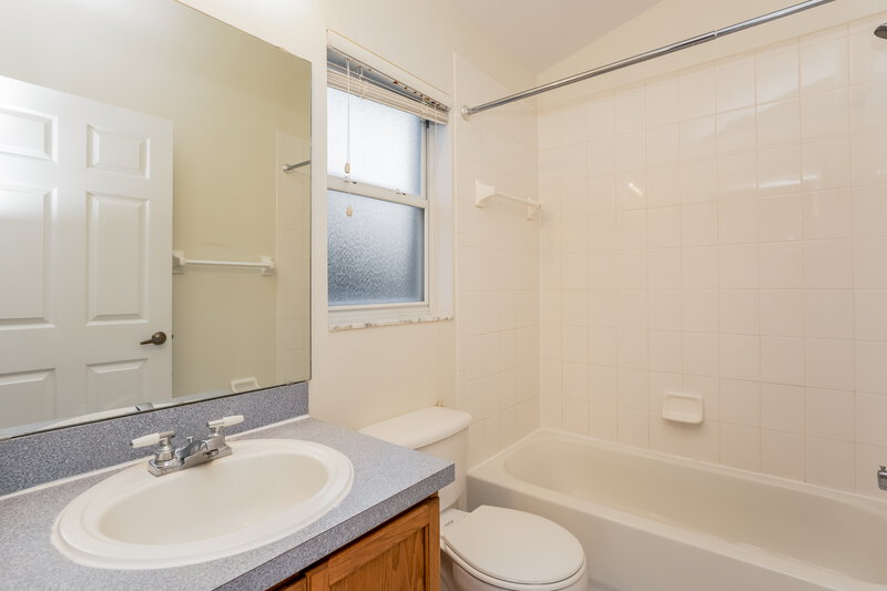 2,995/Mo, 878 Oak Chase Dr Orlando, FL 32828 Bathroom View 2