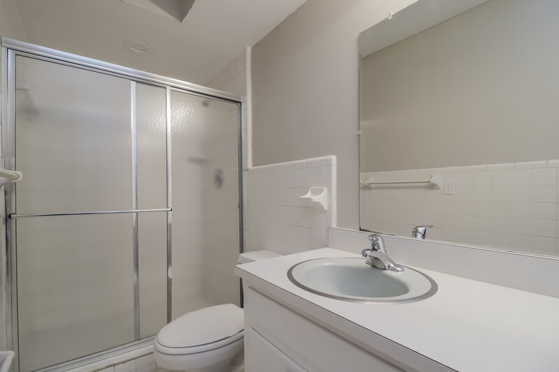 3,270/Mo, 2327 Tuscarora Trl Maitland, FL 32751 Main Bathroom View