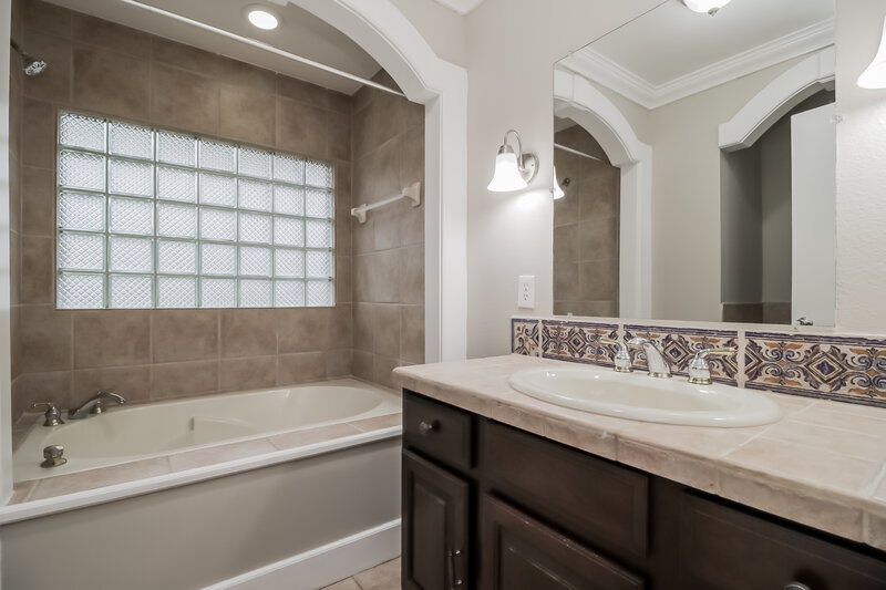 3,270/Mo, 2327 Tuscarora Trl Maitland, FL 32751 Main Bathroom View 2