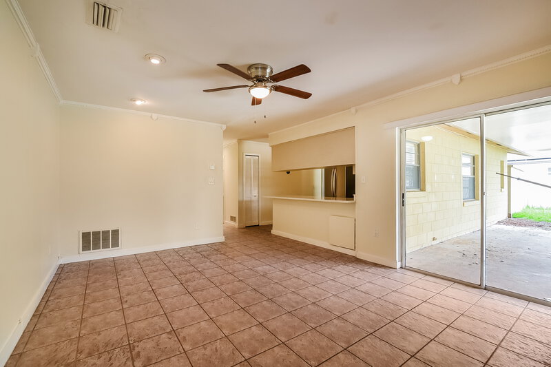 2,710/Mo, 5219 Ardmore Dr Winter Park, FL 32792 Family Room View 2