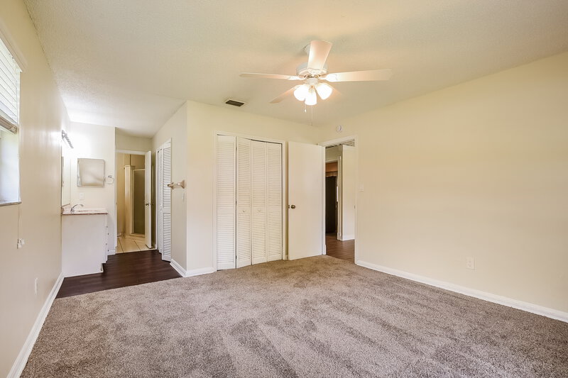 2,710/Mo, 5219 Ardmore Dr Winter Park, FL 32792 Main Bedroom View 2