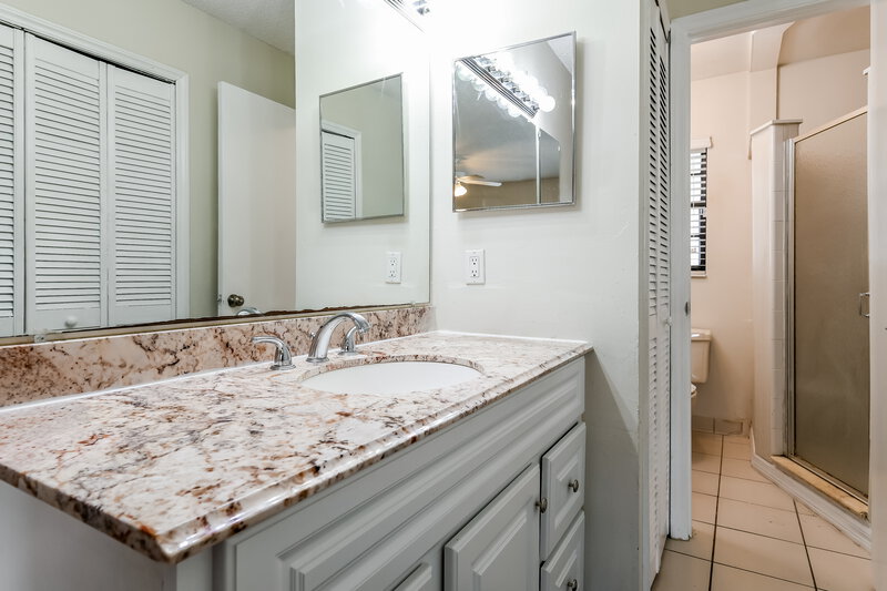 2,810/Mo, 5219 Ardmore Dr Winter Park, FL 32792 Main Bathroom View