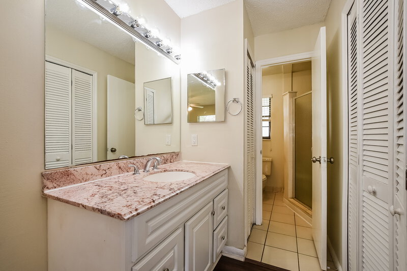 2,710/Mo, 5219 Ardmore Dr Winter Park, FL 32792 Main Bathroom View