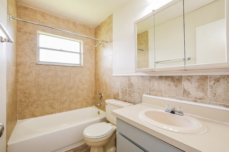 2,710/Mo, 5219 Ardmore Dr Winter Park, FL 32792 Bathroom View