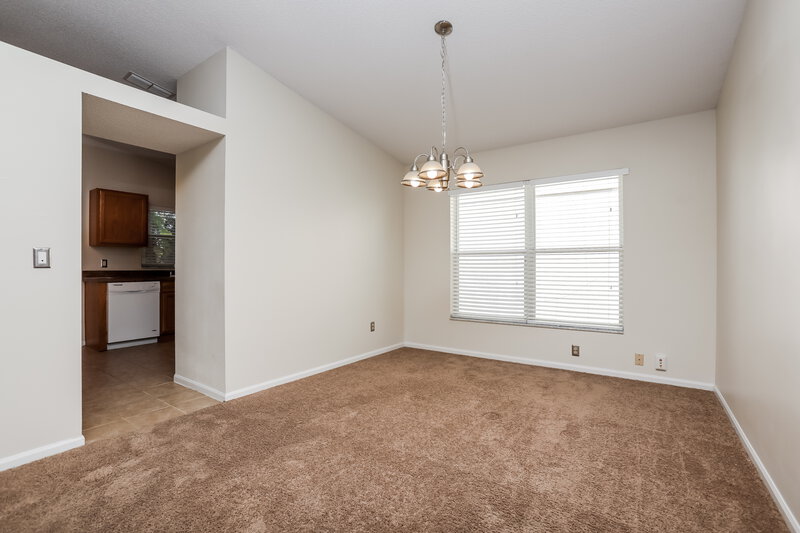 0/Mo, 562 Short Pine Cir Orlando, FL 32807 Dining Room View