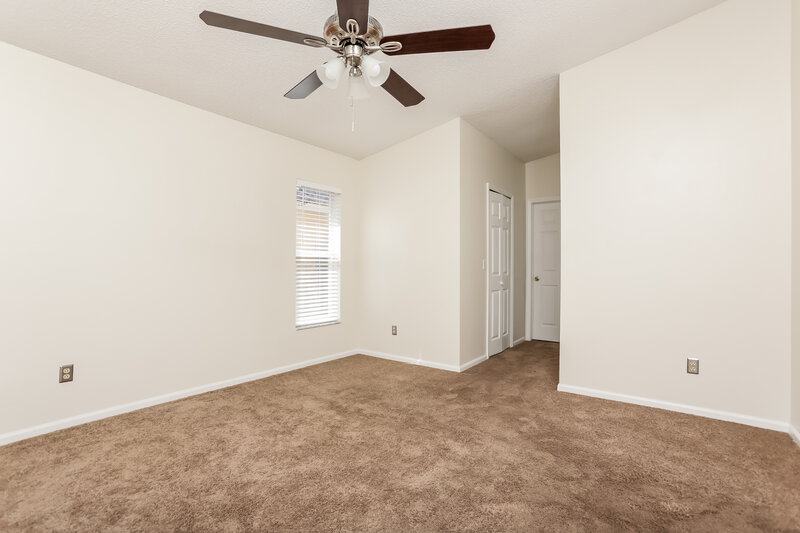 0/Mo, 562 Short Pine Cir Orlando, FL 32807 Main Bedroom View 2