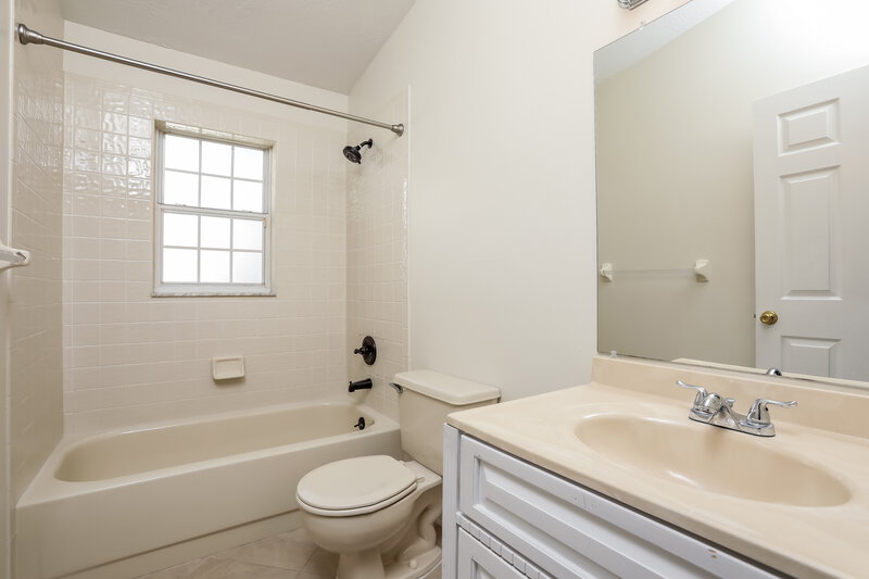 0/Mo, 562 Short Pine Cir Orlando, FL 32807 Bathroom View