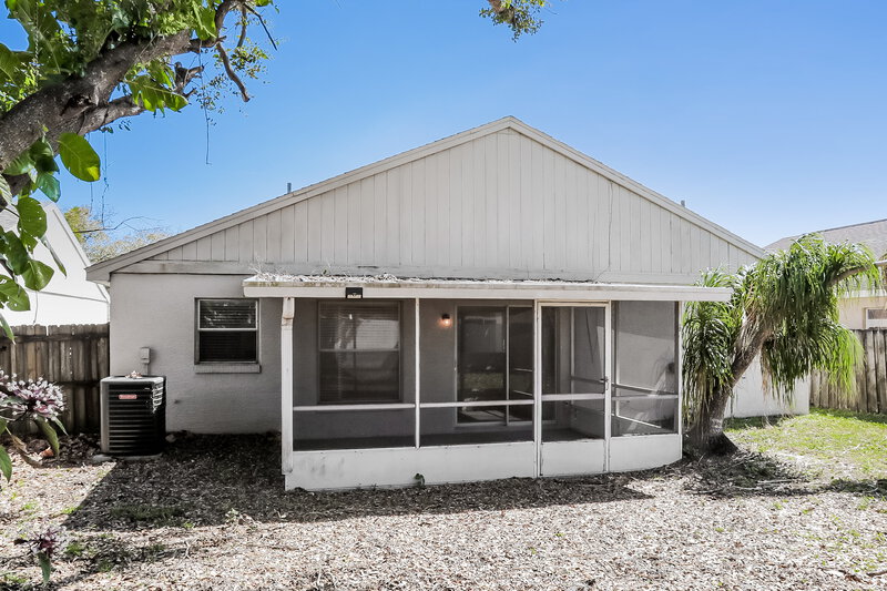 0/Mo, 562 Short Pine Cir Orlando, FL 32807 Rear View 2