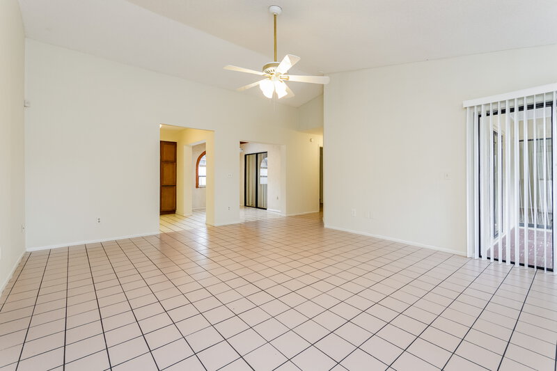 2,010/Mo, 420 Blue Jacket Ln Orlando, FL 32825 Living Room View 2