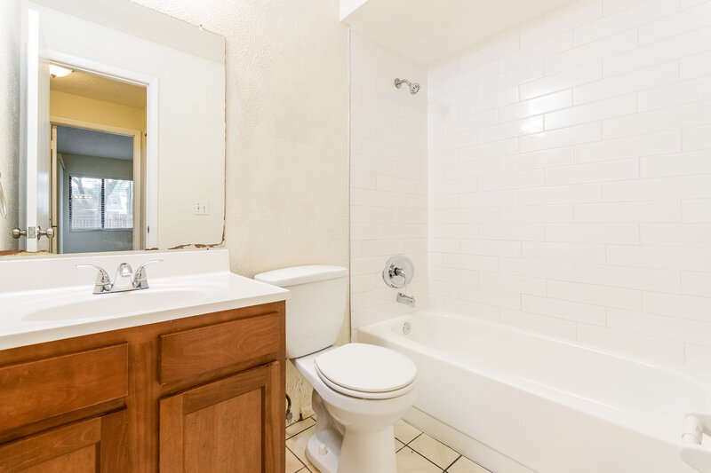 2,010/Mo, 420 Blue Jacket Ln Orlando, FL 32825 Bathroom View