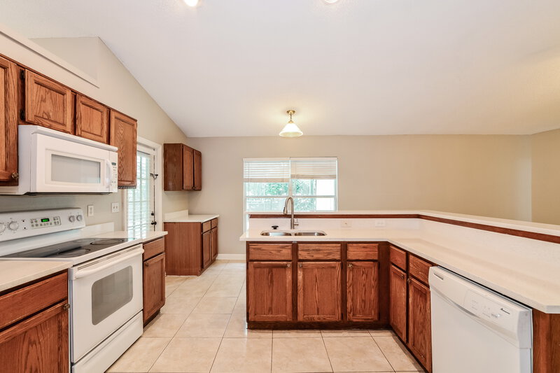 2,855/Mo, 104 W Frederick Ave Lake Mary, FL 32746 Kitchen View 2