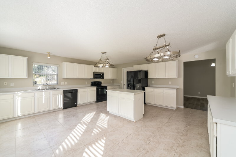 2,325/Mo, 1365 Dunbarton Ct Kissimmee, FL 34758 Kitchen View 2
