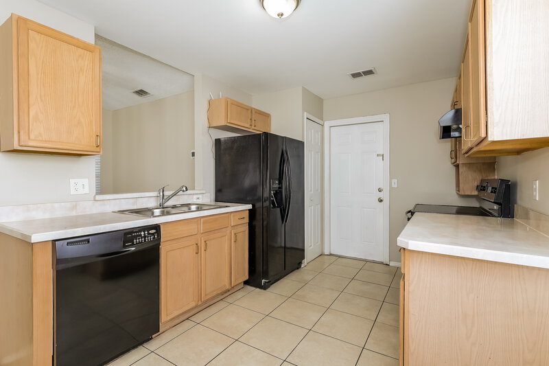 1,875/Mo, 4618 Osceola Point Trl Kissimmee, FL 34746 Kitchen View