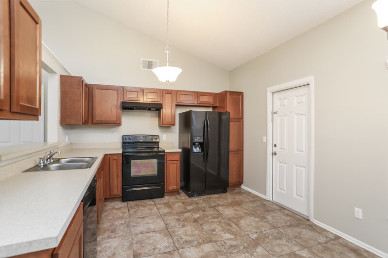 2,015/Mo, 5433 Red Bone Ln Orlando, FL 32810 Kitchen View