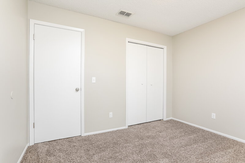 2,015/Mo, 5433 Red Bone Ln Orlando, FL 32810 Bedroom View 2