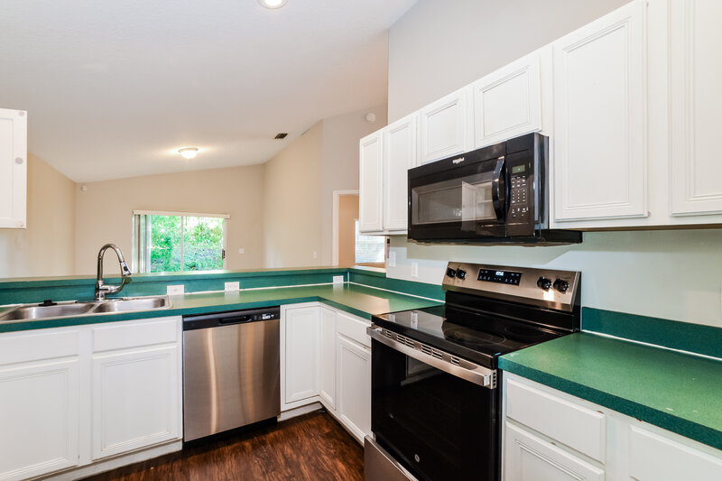 1,955/Mo, 343 S Lancelot Ave Orlando, FL 32835 Kitchen View