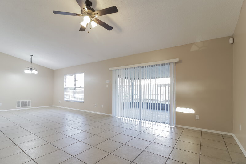 2,190/Mo, 12013 Agana St Orlando, FL 32837 Living Room View