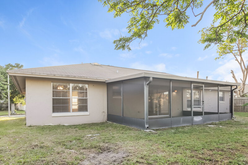 2,190/Mo, 12013 Agana St Orlando, FL 32837 Rear View