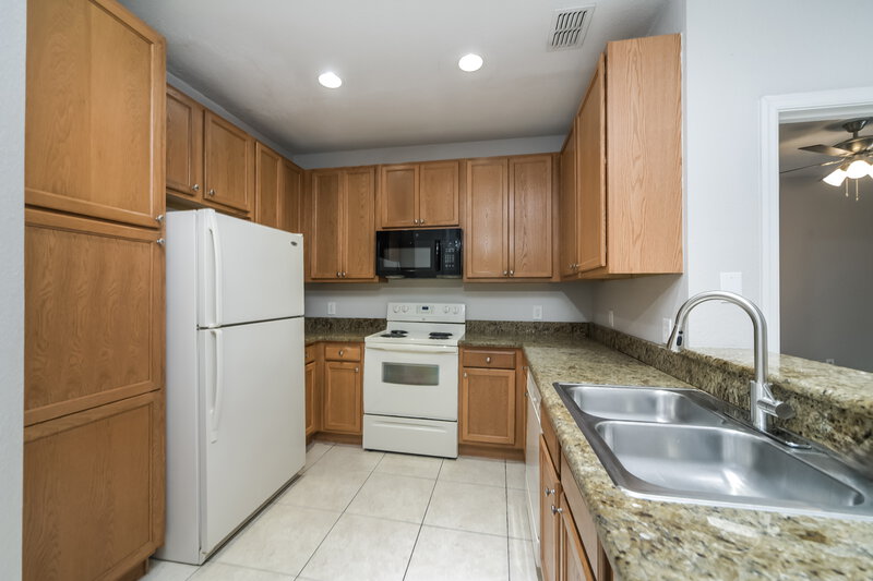 0/Mo, 2460 Grand Central Pkwy Apt 9 Orlando, FL 32839 Misc View 5