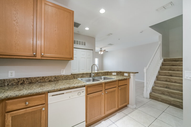 0/Mo, 2460 Grand Central Pkwy Apt 9 Orlando, FL 32839 Misc View 6