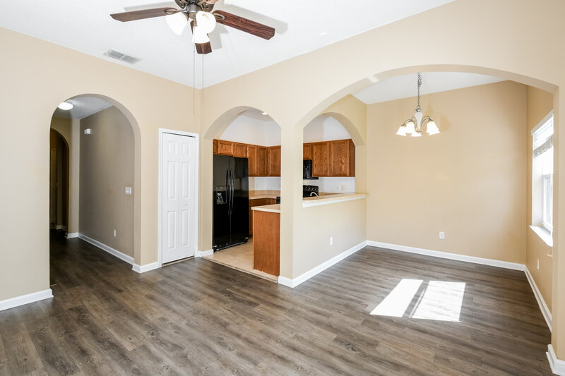 1,920/Mo, 901 Pine Pointe Ln Orlando, FL 32828 Living Room View 2