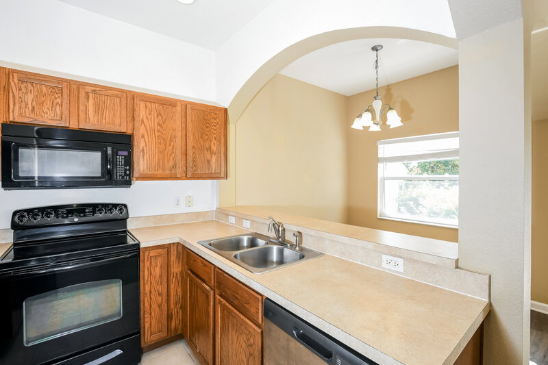1,920/Mo, 901 Pine Pointe Ln Orlando, FL 32828 Kitchen View