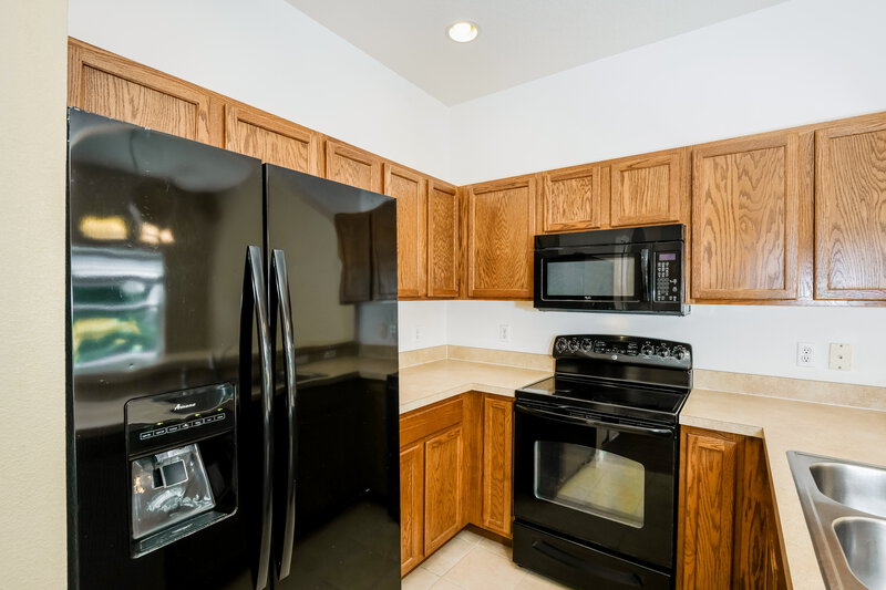 1,920/Mo, 901 Pine Pointe Ln Orlando, FL 32828 Kitchen View 2