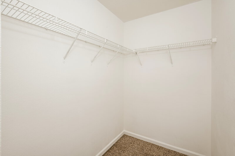 1,920/Mo, 901 Pine Pointe Ln Orlando, FL 32828 Walk In Closet View