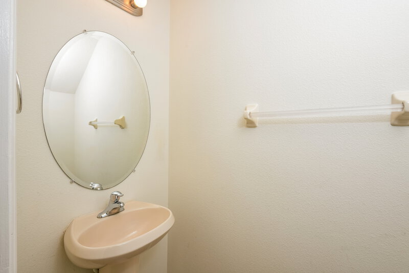 1,920/Mo, 901 Pine Pointe Ln Orlando, FL 32828 Bathroom View