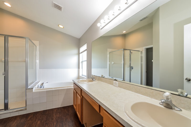 1,960/Mo, 3110 Mandolin Dr Kissimmee, FL 34744 Main Bathroom View