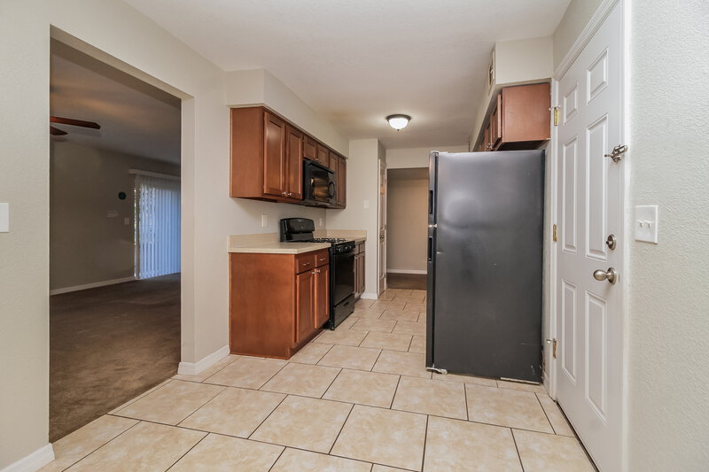 2,035/Mo, 203 Birch Ter Winter Springs, FL 32708 Kitchen View