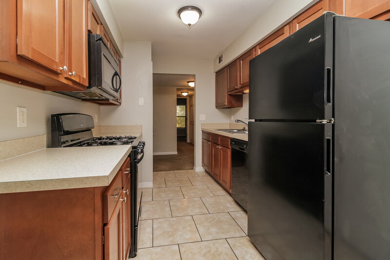 2,035/Mo, 203 Birch Ter Winter Springs, FL 32708 Kitchen View 2