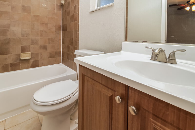 2,035/Mo, 203 Birch Ter Winter Springs, FL 32708 Main Bathroom View