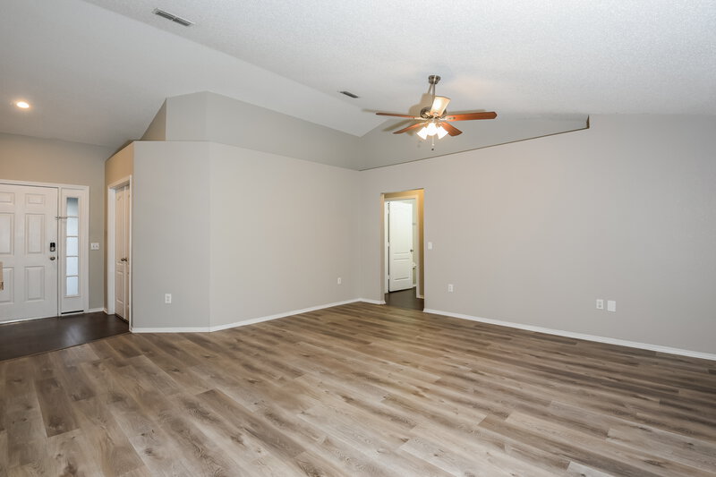1,930/Mo, 822 Terranova Rd Winter Haven, FL 33884 Living Room View 2