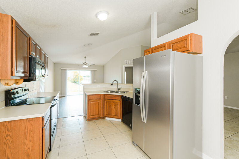 2,030/Mo, 5180 Gulf Sturgeon Ln Saint Cloud, FL 34772 Kitchen View 2