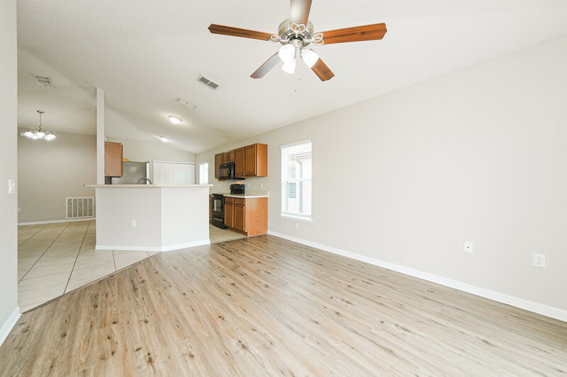 2,030/Mo, 5180 Gulf Sturgeon Ln Saint Cloud, FL 34772 Family Room View 2
