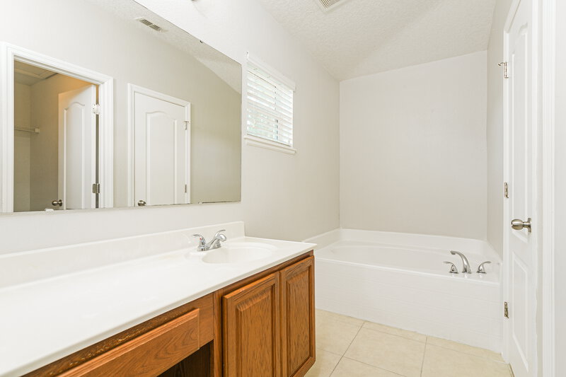 2,030/Mo, 5180 Gulf Sturgeon Ln Saint Cloud, FL 34772 Main Bathroom View