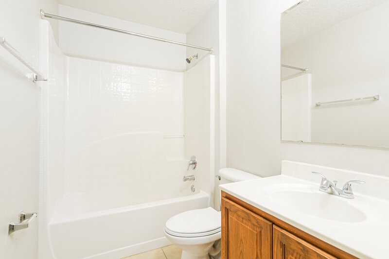 2,030/Mo, 5180 Gulf Sturgeon Ln Saint Cloud, FL 34772 Bathroom View