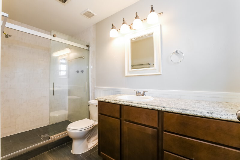2,545/Mo, 2377 Roanoke Ct Lake Mary, FL 32746 Main Bathroom View