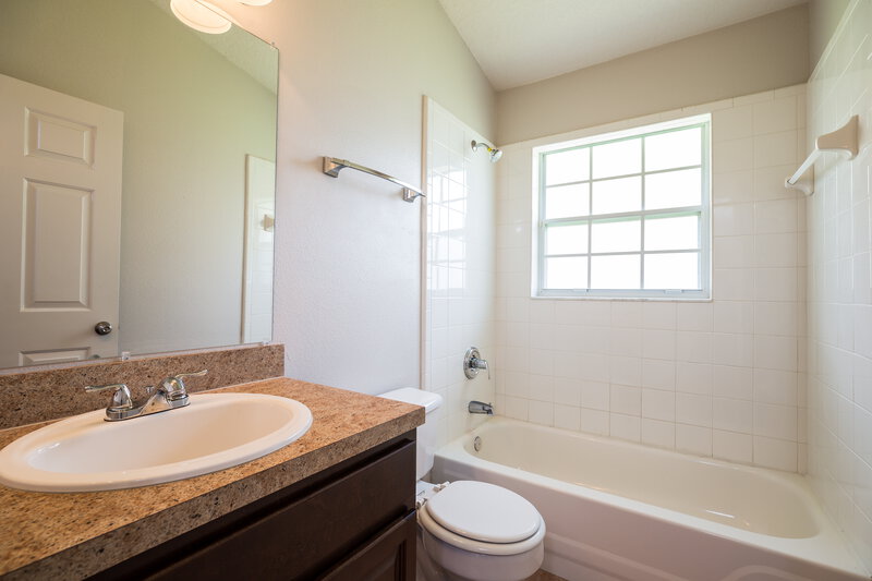 3,640/Mo, 7918 Golden Pond Cir Kissimmee, FL 34747 Bathroom View