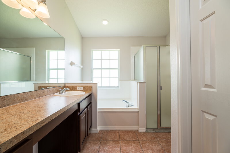 3,640/Mo, 7918 Golden Pond Cir Kissimmee, FL 34747 Bathroom View 2